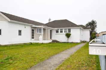 40 Adamson Crescent, Glengarry