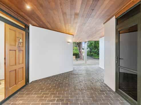 9 The Knoll, Greenhithe