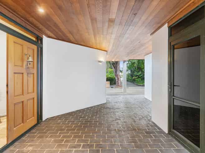 9 The Knoll, Greenhithe