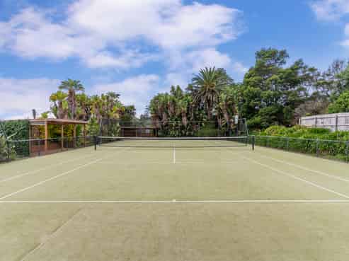 9 The Knoll, Greenhithe