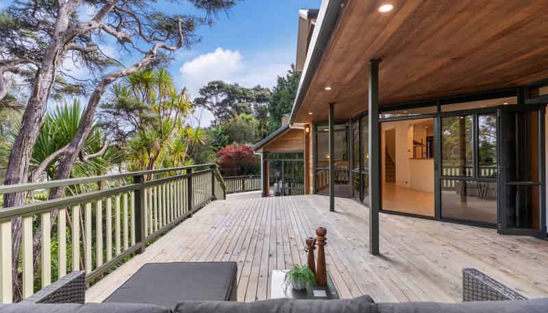 9 The Knoll, Greenhithe