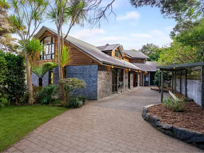 9 The Knoll, Greenhithe
