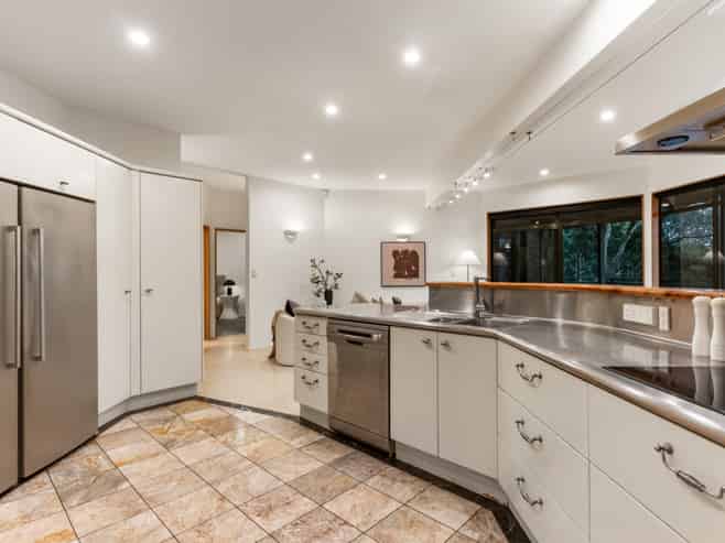9 The Knoll, Greenhithe