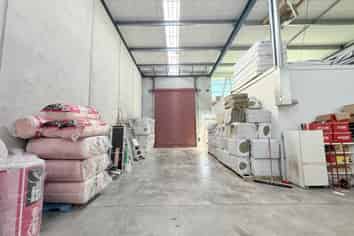High Stud Penrose Warehouse | 366 m2