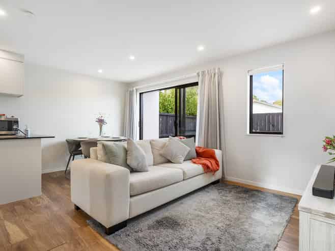2/36 Kaipatiki Road, Glenfield