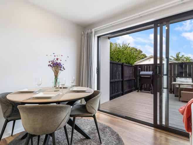 2/36 Kaipatiki Road, Glenfield