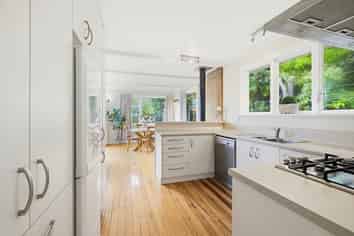 44 Acheron Road, Paremata