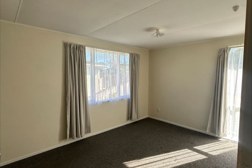 Light-filled Sunny Home in Mangere East - Aanzicht 5