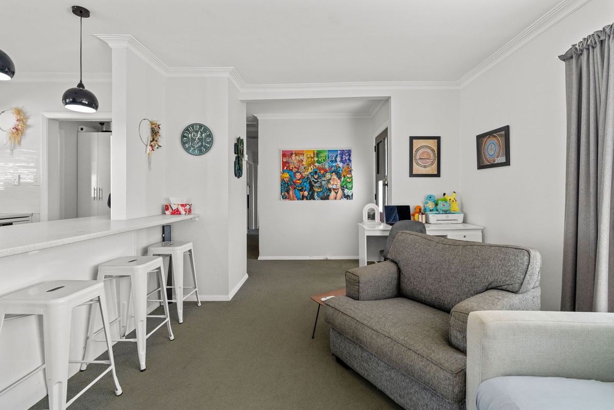 Sunny Three Bedroom Home - Mehr
