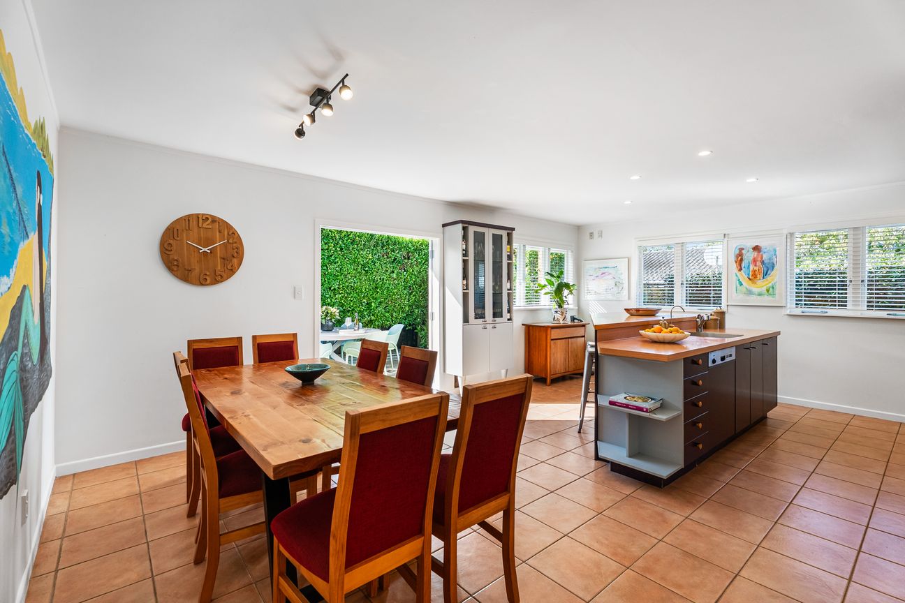 1950's Concrete Stucco Bungalow - Vista 6
