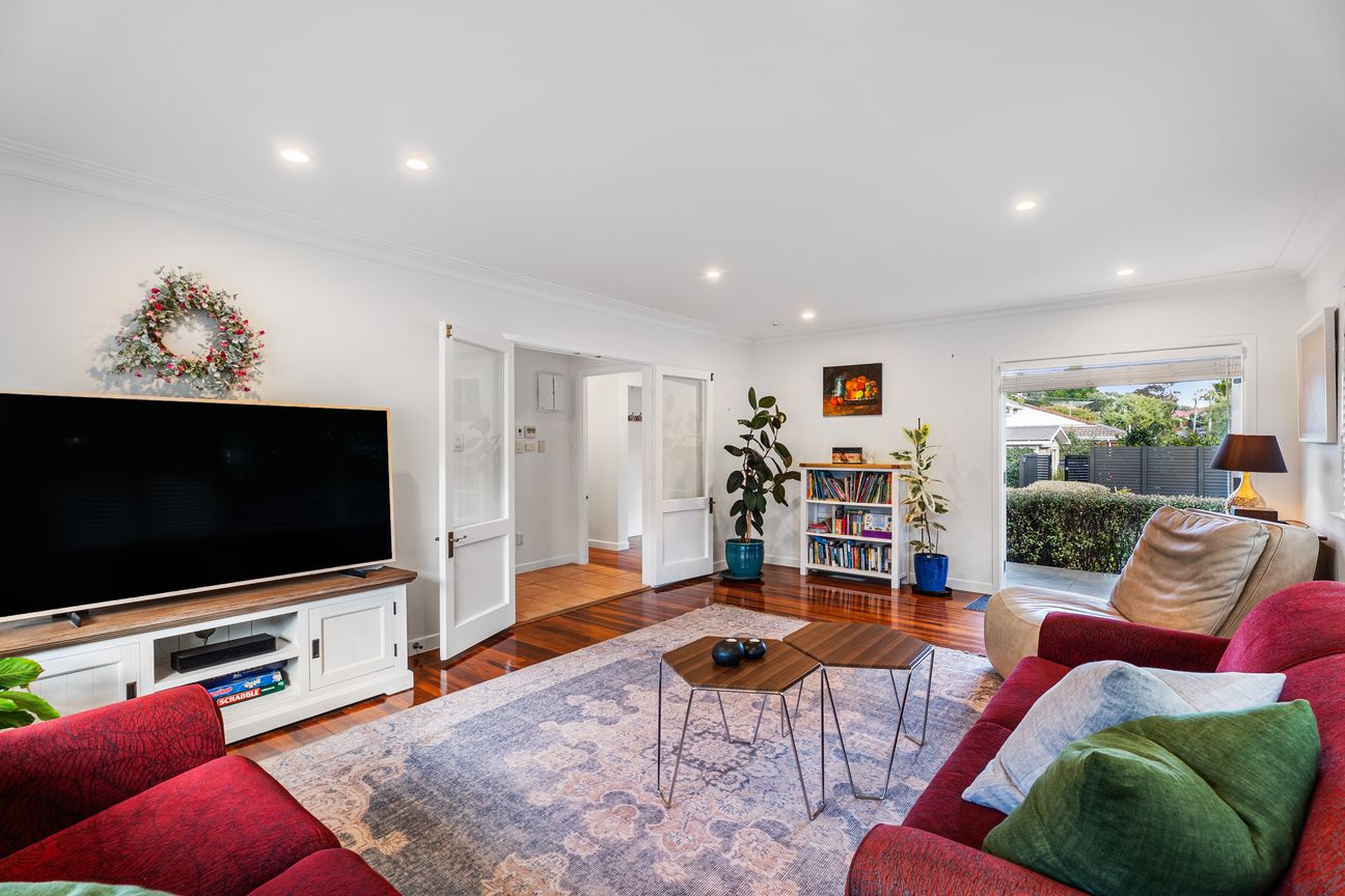 1950's Concrete Stucco Bungalow - Vista 4