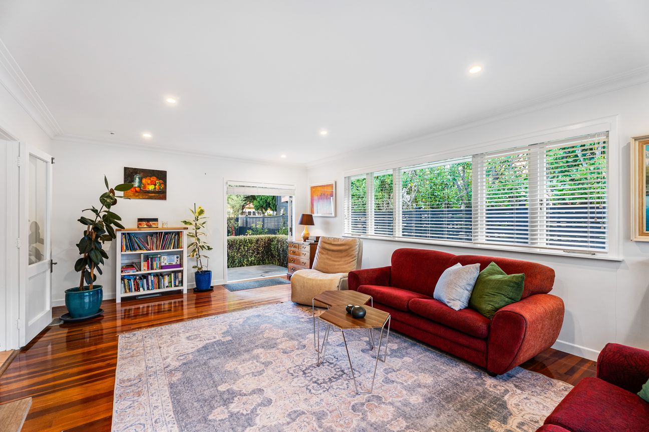 1950's Concrete Stucco Bungalow - Vista 5