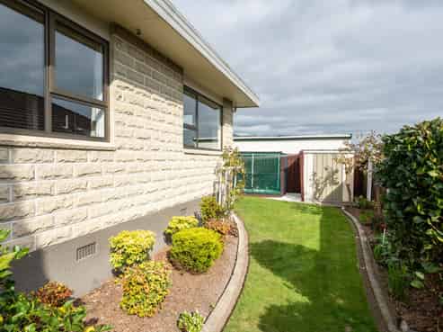 2/18 Ranui Road, Stoke