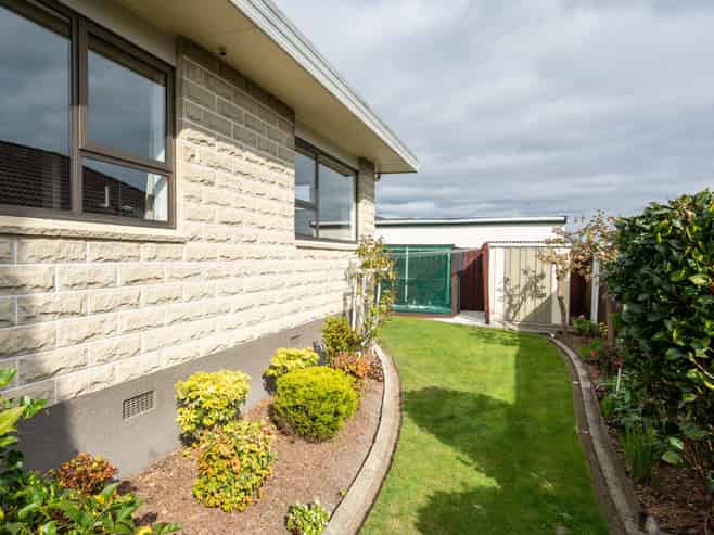 2/18 Ranui Road, Stoke