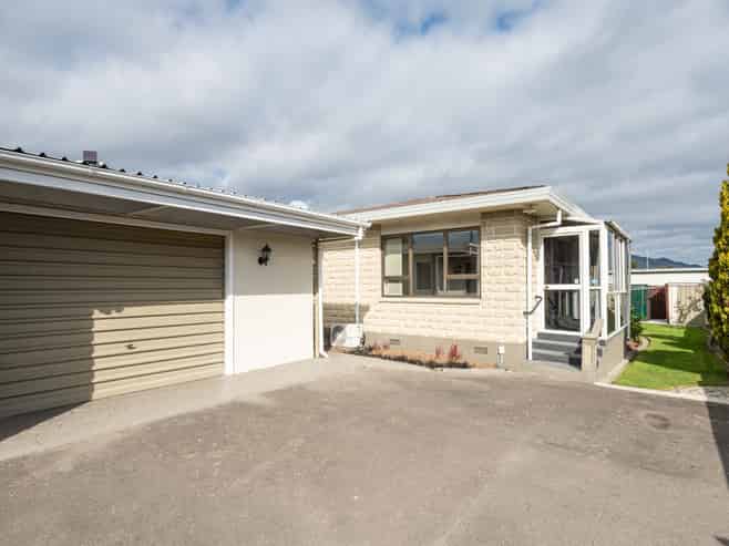 2/18 Ranui Road, Stoke