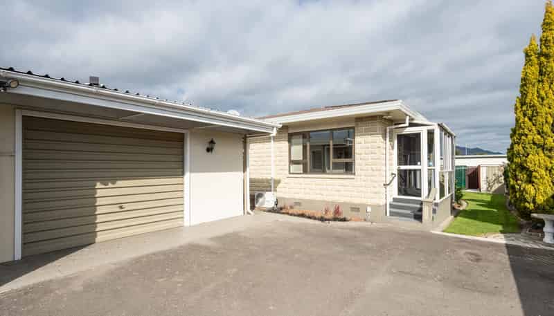 2/18 Ranui Road, Stoke