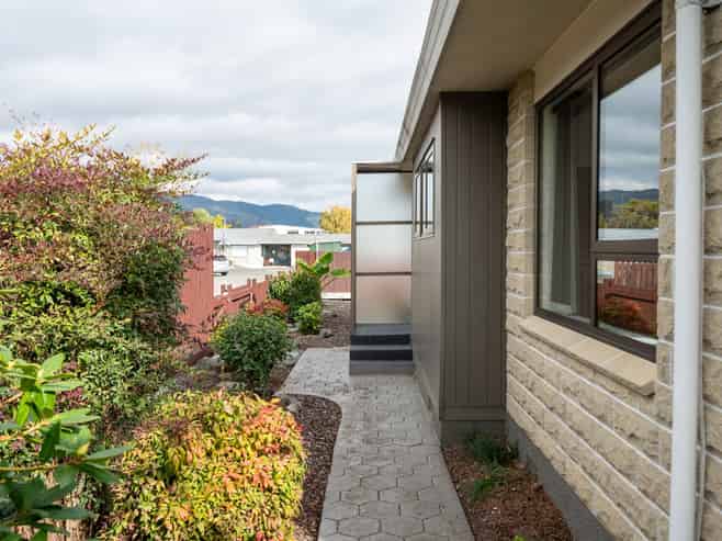2/18 Ranui Road, Stoke