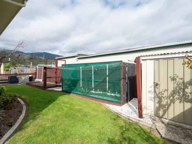 2/18 Ranui Road, Stoke