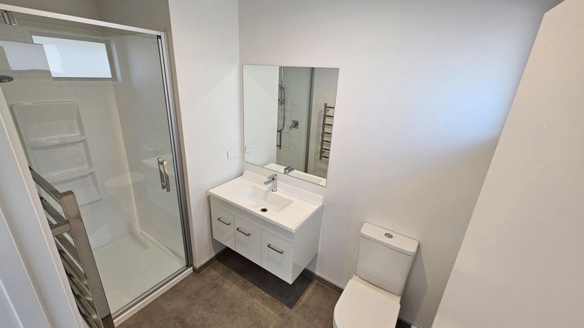 THREE BEDROOM CLOSE TO HOSPITAL - Widok 6