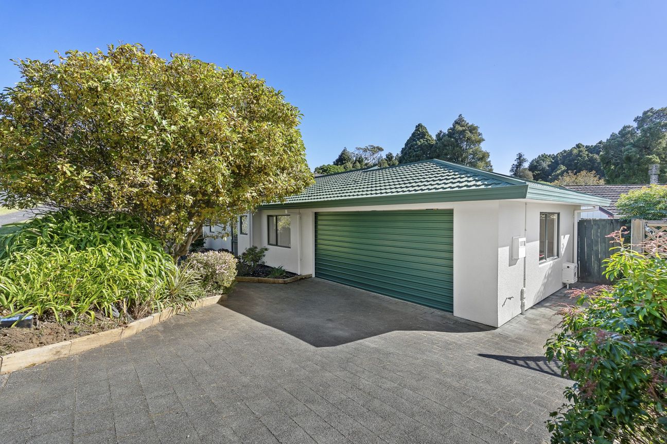PRIVATE, SUNNY LIVING – PRIME LOCATION - Vista 2
