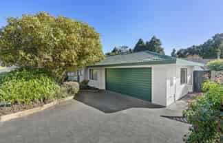6 Redwood Crescent, Westown