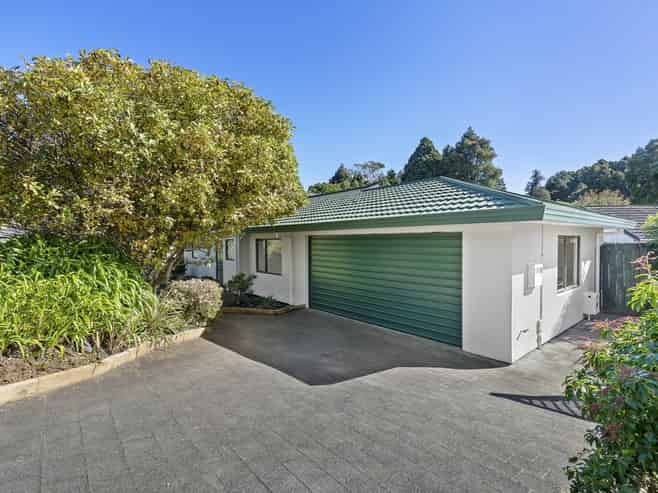 6 Redwood Crescent, Westown