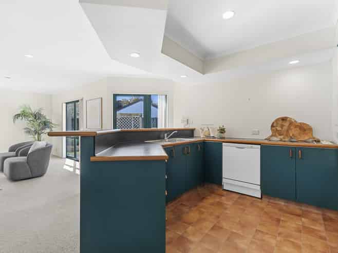 6 Redwood Crescent, Westown