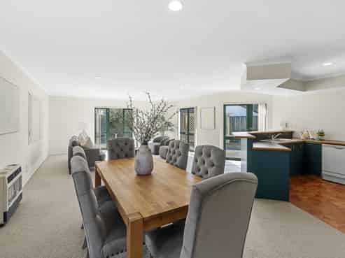 6 Redwood Crescent, Westown