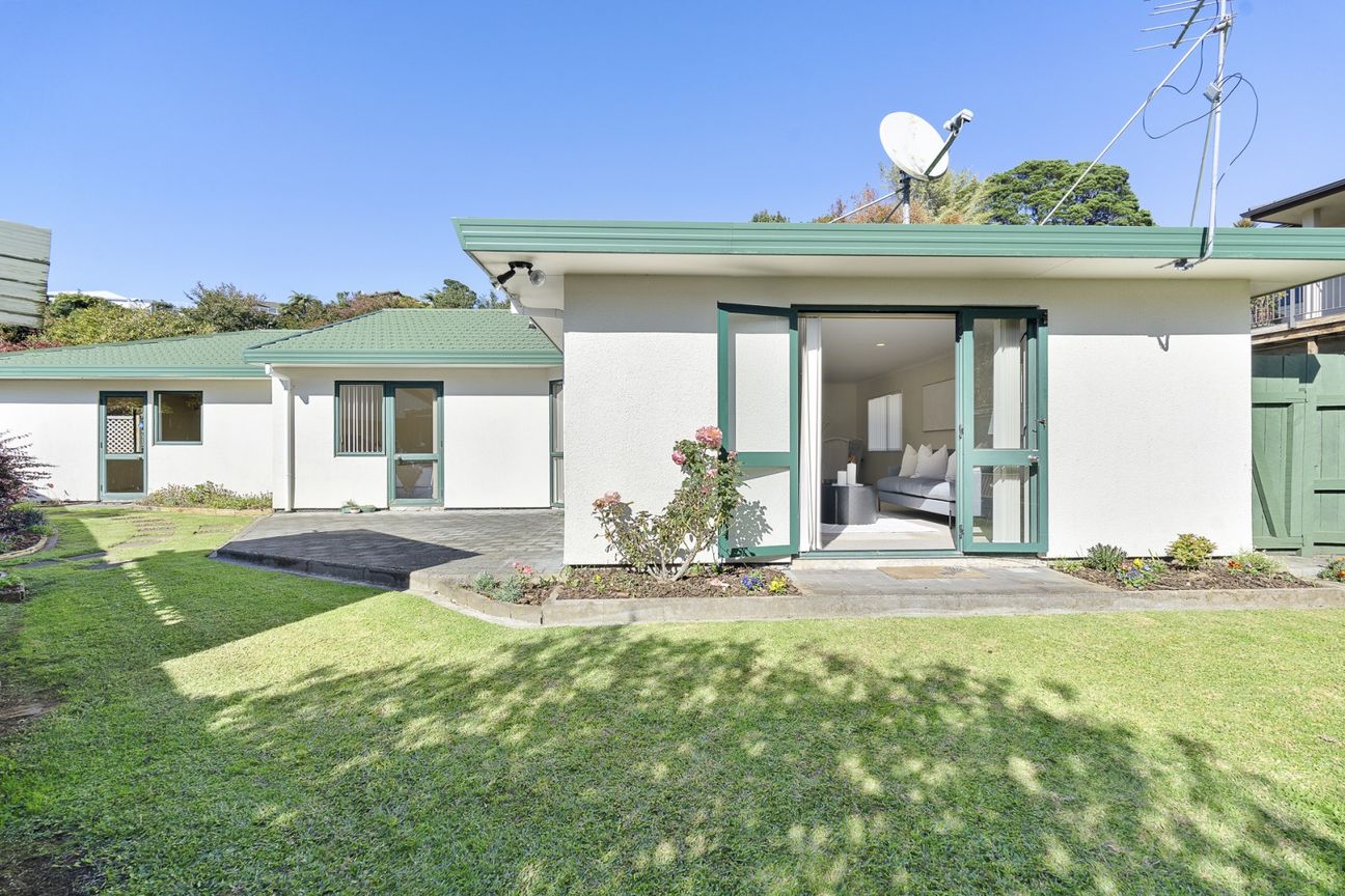 PRIVATE, SUNNY LIVING – PRIME LOCATION - Vista 3
