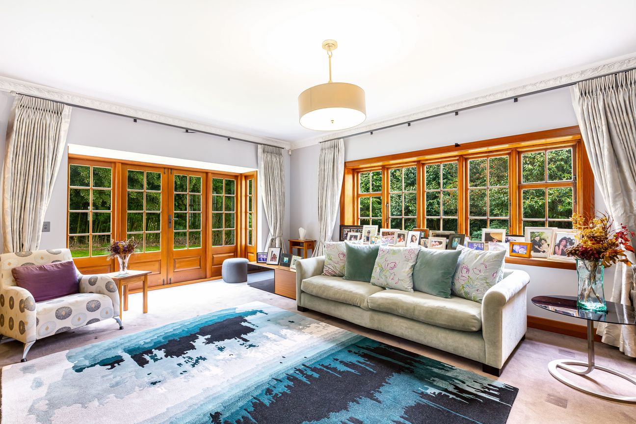 ABSOLUTELY STUNNING HOME & GARDEN - Vista 3