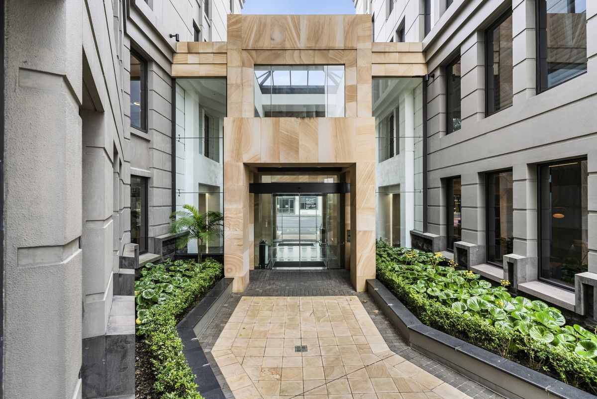 Stunning brand new turn-key office - Mehr