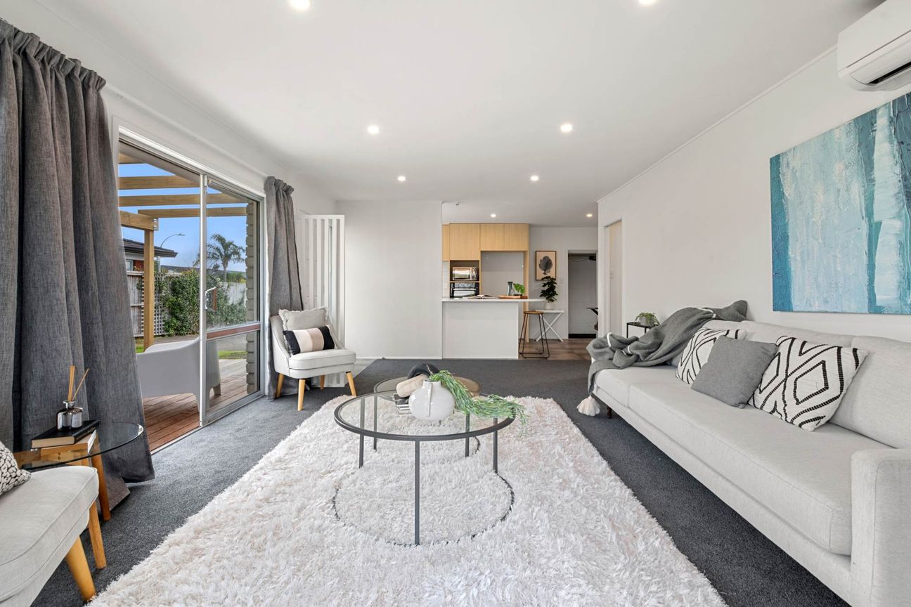 Stylishly Renovated 2-Bedroom Unit - Widok 6