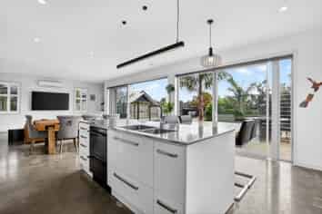 6 Giarni Place, Karaka
