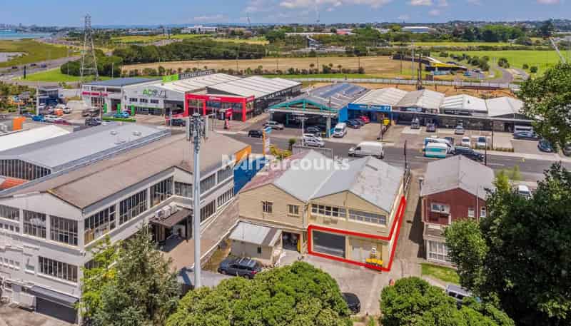 Warehouse/54 Barrys Point Road, Takapuna
