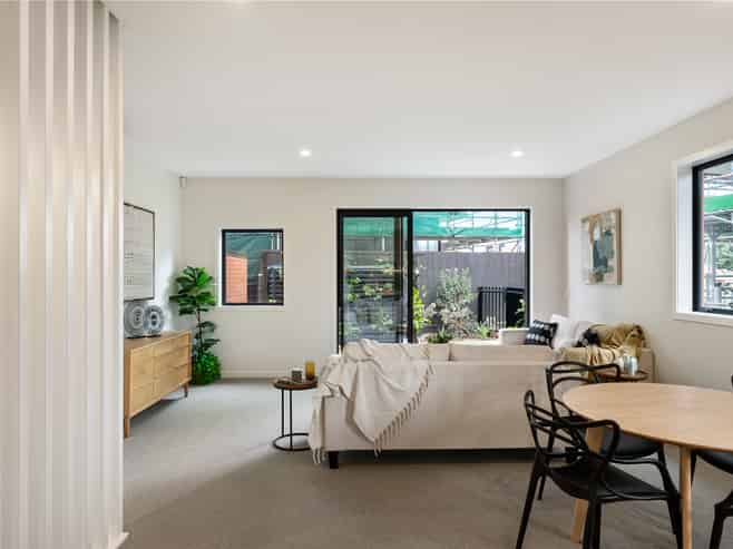 6 Cassino Terrace, Mount Albert