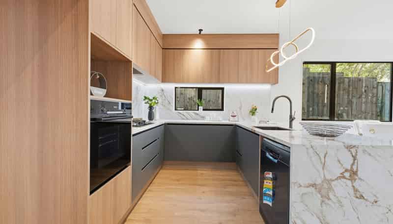 2/1 Sheralee Place, Bucklands Beach