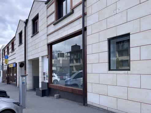 CBD Retail or Showroom For Lease