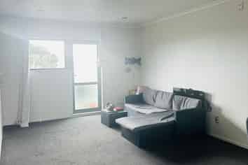 4/8 Kerrs Road, Wiri
