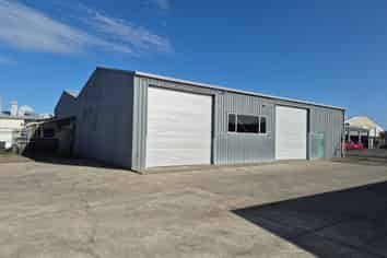 FOR LEASE - 220sqm Warehouse / Workshop