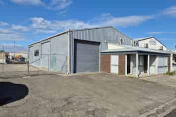 FOR LEASE - 220sqm Warehouse / Workshop