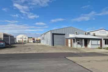 FOR LEASE - 220sqm Warehouse / Workshop
