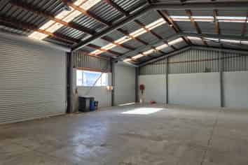 FOR LEASE - 220sqm Warehouse / Workshop
