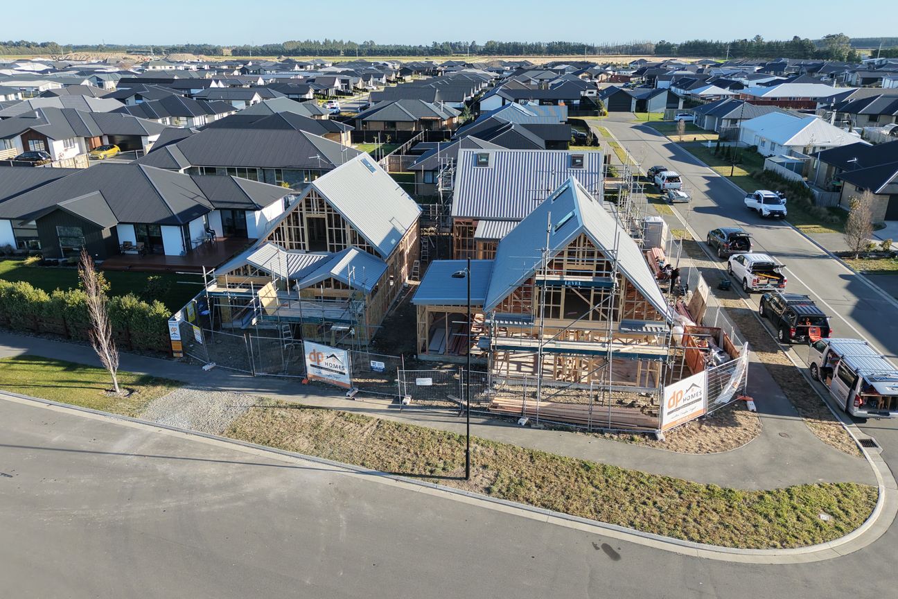 Your Choice of Three New Dual Level Homes - Widok 4