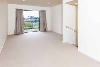 3E Laxon, Newmarket
