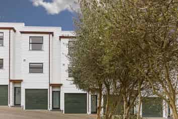 3E Laxon, Newmarket