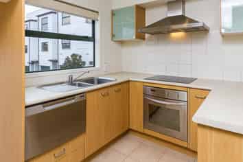 3E Laxon, Newmarket