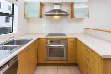 3E Laxon, Newmarket