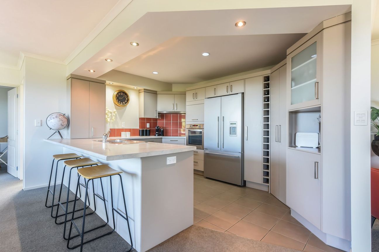 Stunning Views, Seamless Living, Standout Location - Widok 5