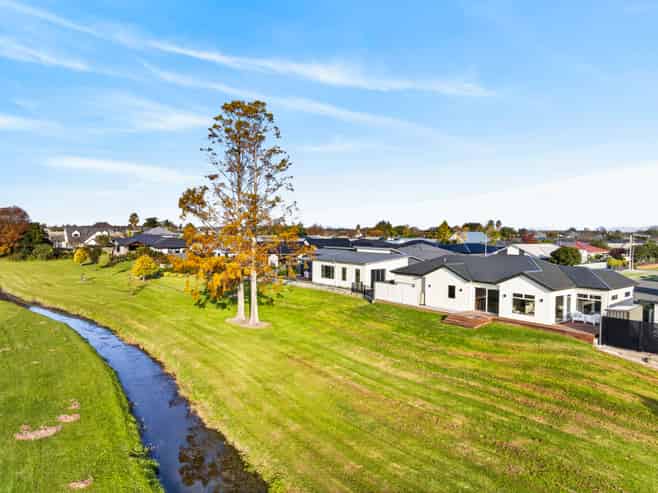 32 West Place, Greenmeadows