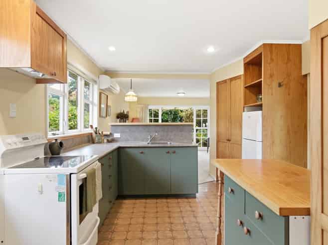 8 York Avenue, Manor Park